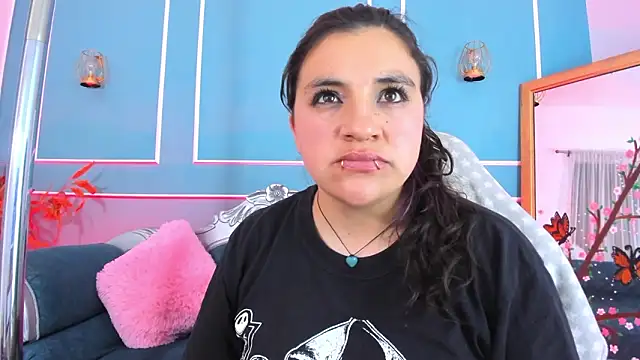 Chat XXX en directo de TaraTaylorr