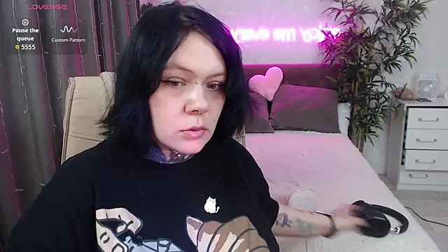 Qwerty_Anna_Lbo's Live XXX Chat