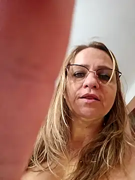 XXX chat uživo modela BLONDKICIA1