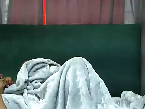 JuicyWetPussy19のウェブカメラショー