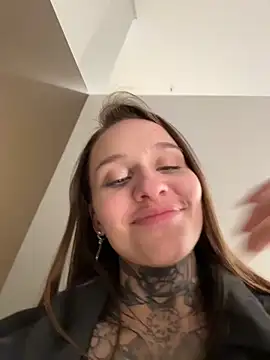 KishaMur Chat XXX in diretta