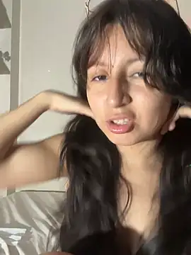 Noamilk: вебкам-шоу