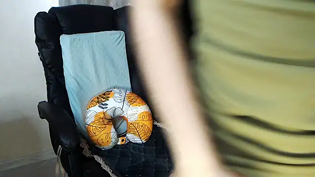 Kriss_brunette_5 Adlı Modelin Canlı XXX Sohbeti