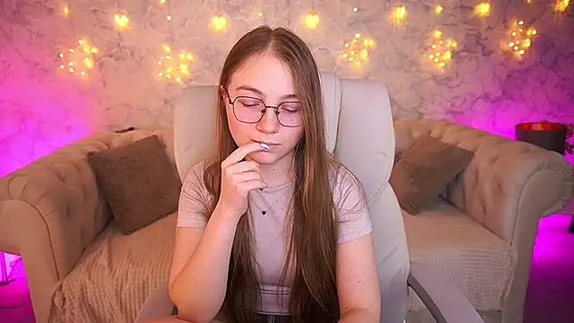 ArrinaWairr's Live XXX Chat