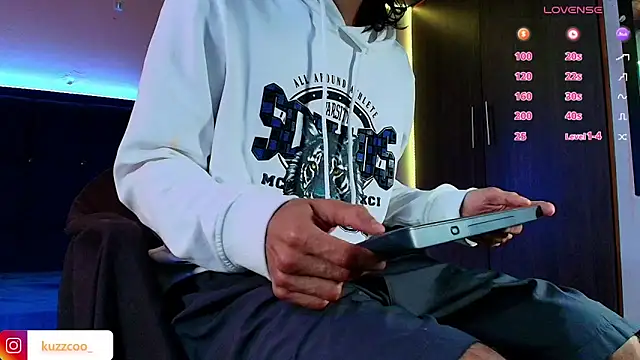 kuzzcoo's Live XXX Chat