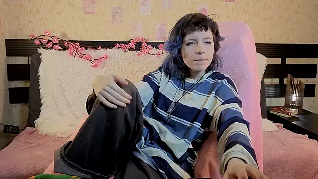 Show modela Silver_mew na web-kameri