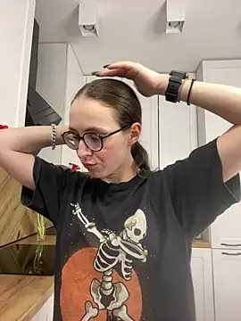 MartiniiSelenna 即時 XXX 聊天