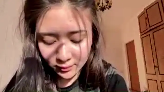 YourMiIa's Live XXX Chat