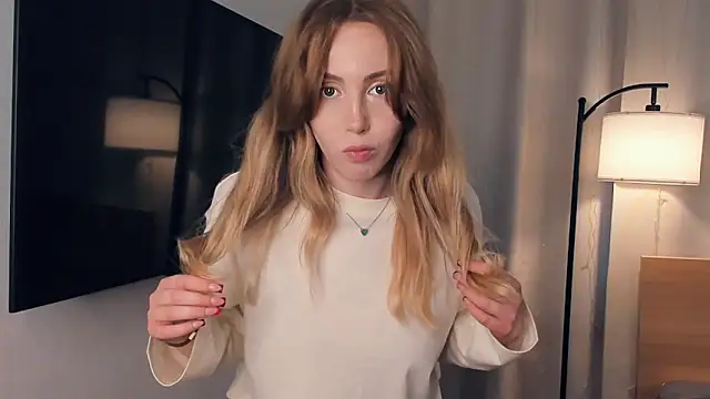 Show modela LelahLat na web-kameri