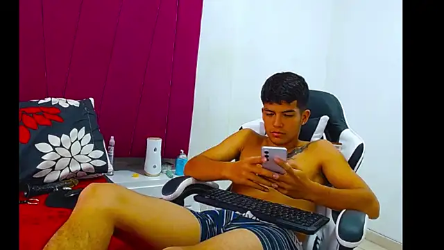 pipe_hot04's Live XXX Chat