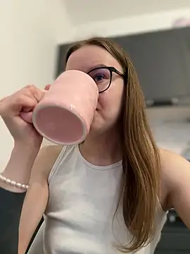 _CherryBloom_ Adlı Modelin Canlı XXX Sohbeti