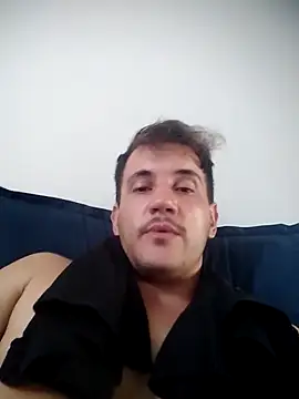 Show modela RjroundtheWRLD na web-kameri