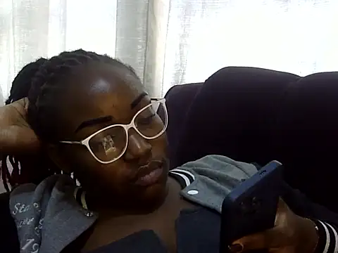 Sexy-suzy: διαδικτυακό σόου στην κάμερα