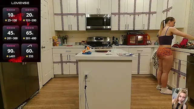 Blondiewithanass' Live XXX Chat