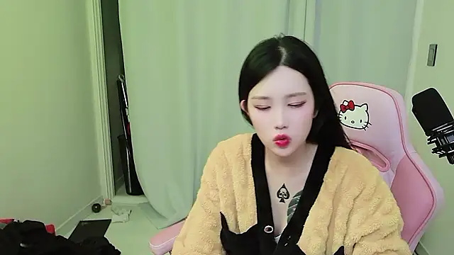 MISA_02 Adlı Modelin Canlı XXX Sohbeti