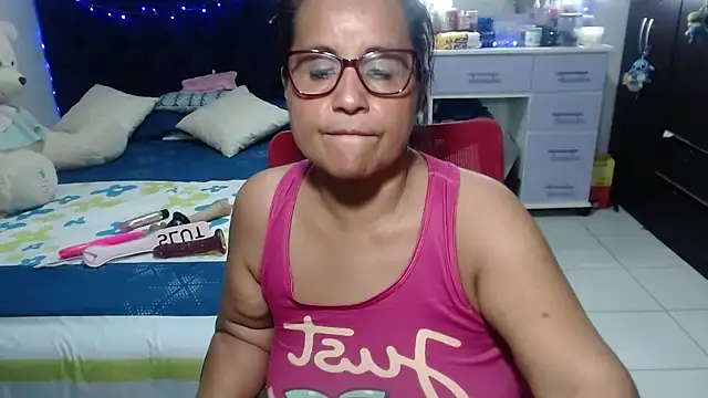 pervert_mommy_ Webcamshow