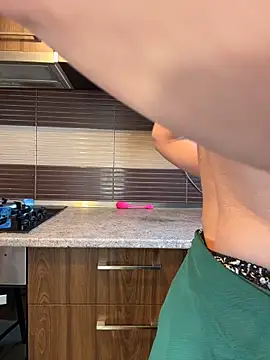 Hotmomcheckk_ Adlı Modelin Canlı XXX Sohbeti