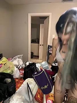 IttyBittyStonie's Live XXX Chat