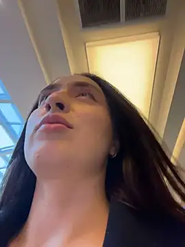 Holly_Play Adlı Modelin Canlı XXX Sohbeti