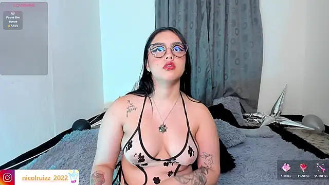 Chat +18 de Nicolle_Ruizz ao vivo