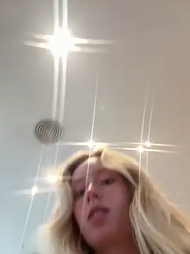 SunnyShiney Adlı Modelin Canlı XXX Sohbeti