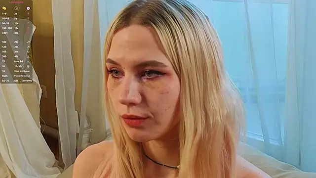 SimonaKaroly's Live XXX Chat