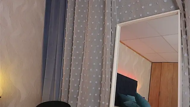 LucyDeLuca Adlı Modelin Canlı XXX Sohbeti