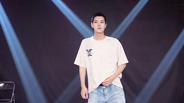 BTS-007 Chat XXX in diretta