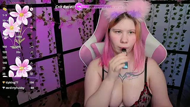 kitsune_little élő XXX-chatje