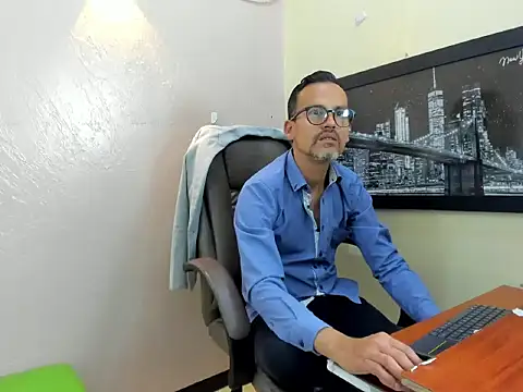 Chat XXX en directo de Oswalldo__