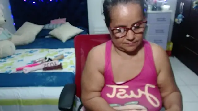 pervert_mommy_ élő XXX-chatje