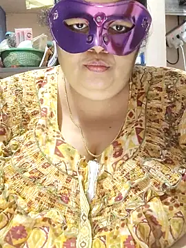 tamilthanushri 即時 XXX 聊天