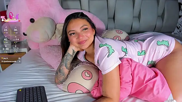 LucyRosse élő XXX-chatje