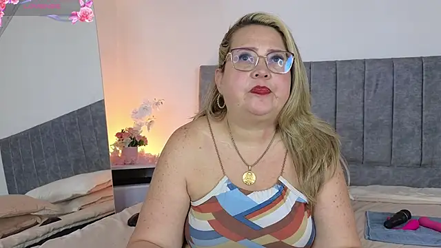 CurvyRosse_'s Live XXX Chat