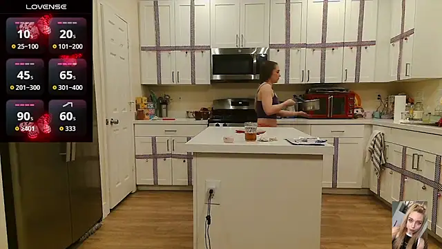 Blondiewithanass' Webcam Show