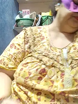 XXX chat uživo modela tamilthanushri