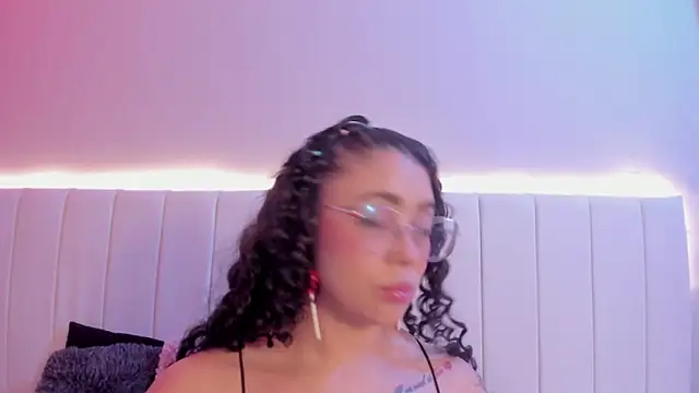 antonelllepiercee's Live XXX Chat