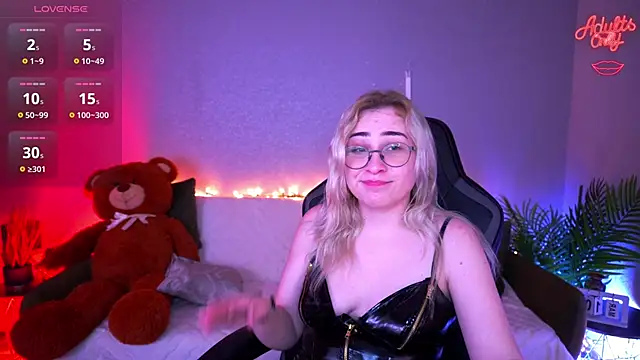 Show modela MillaLuxLove na web-kameri