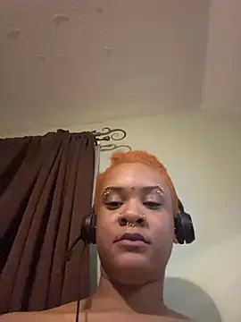 nickytheehawtie Show in webcam