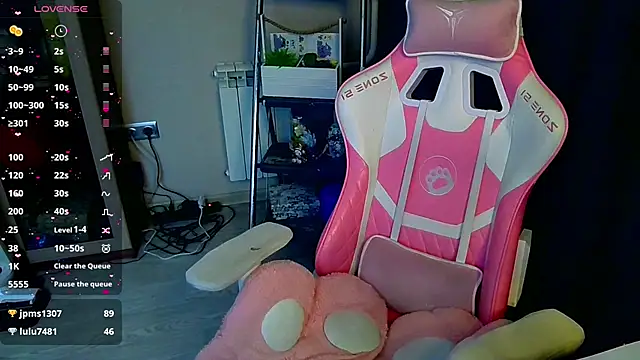 Emiliaaah's Live XXX Chat