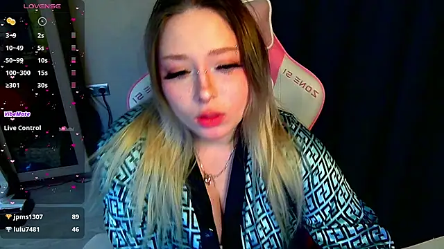 Emiliaaah's Live XXX Chat