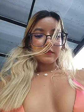 XXX chat uživo modela Pretty_roxxyy