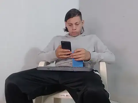 Chatroom XXX en direct de masterbrave420