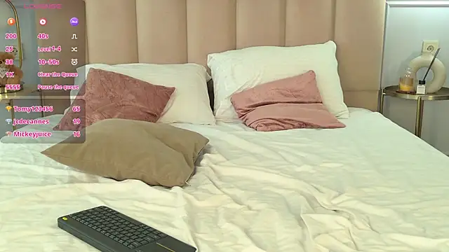 AdoraCortes' Live XXX Chat