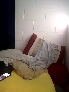 k1oudE's Live XXX Chat