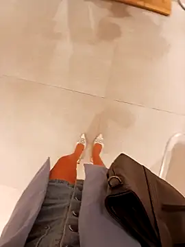 Chatroom XXX en direct de Ori-Lynk