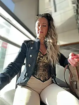 adya-aly Chat XXX live