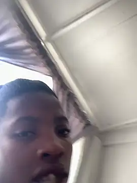 Queen-Boobylicious: онлайн-секс-чат