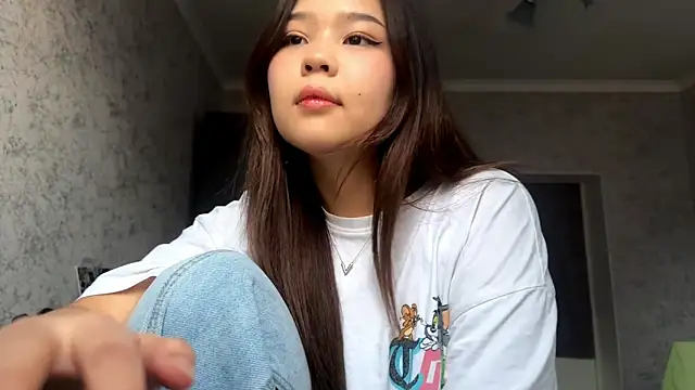 Chat +18 de RegenaLandauer ao vivo