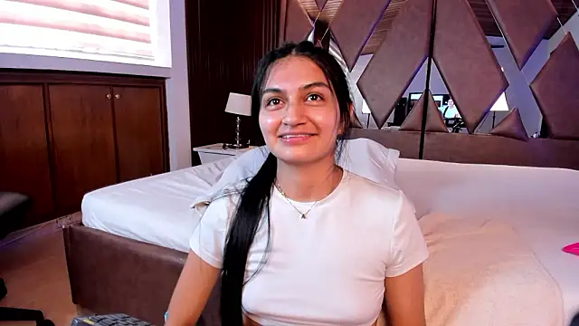 AidaJones Adlı Modelin Canlı XXX Sohbeti